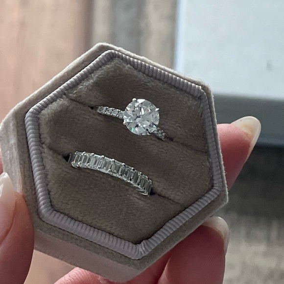 Emerald Cut Diamond Infinity Band - 2.8 carats - Picture 8 of 11